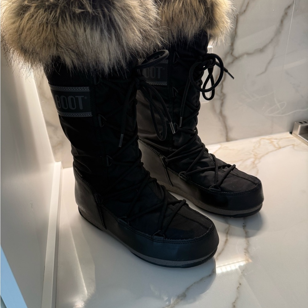Moon Boot Black Winter Boots with Faux Fur